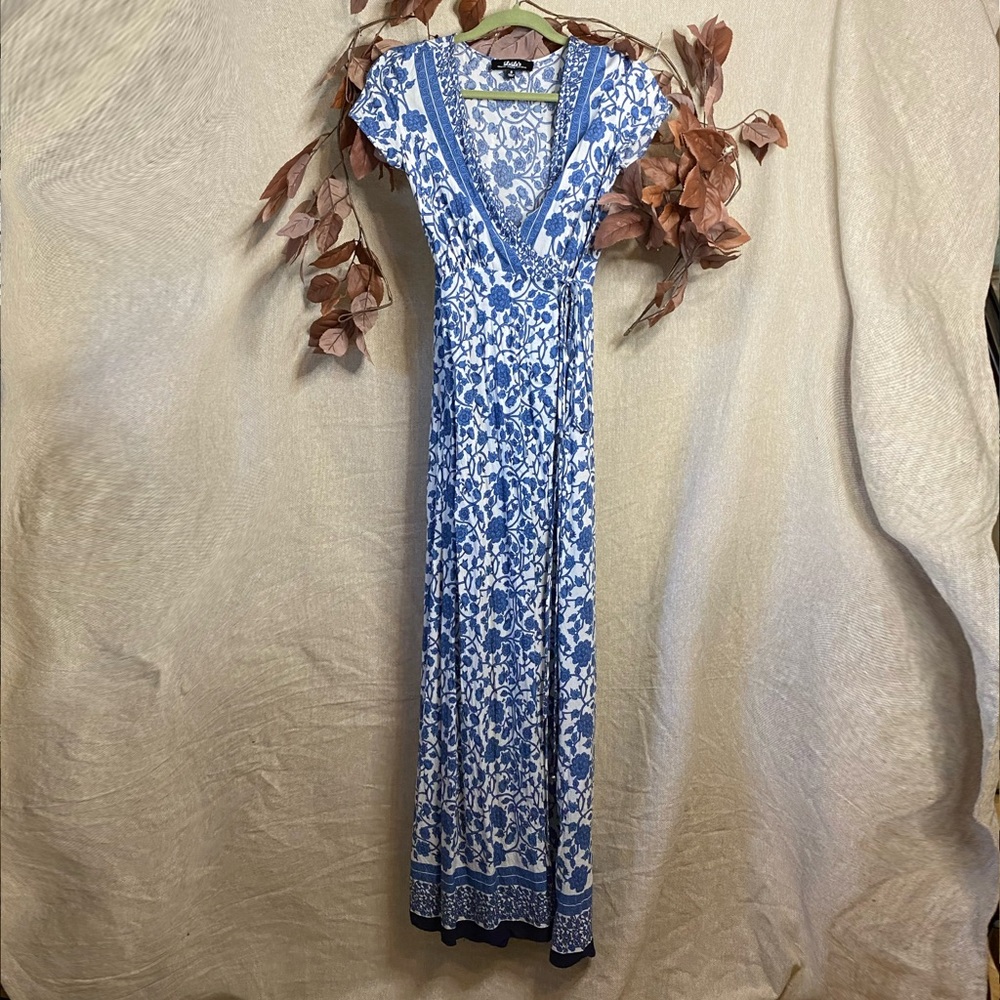 Lulus, blue and white floral print, A line, cross tie dress